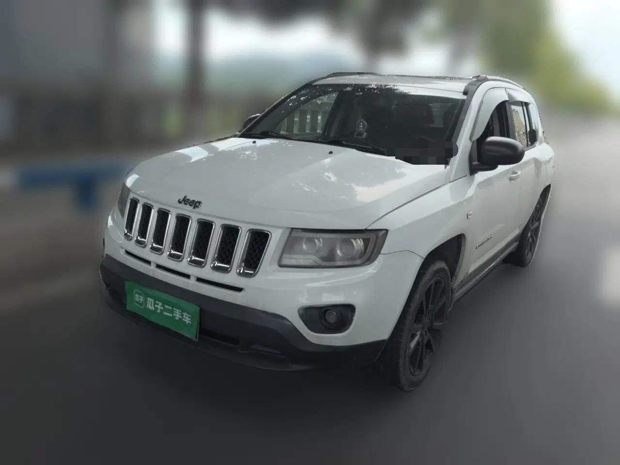 Jeep Compass 2013 2.4L Four-wheel Drive Black Edition with Navigation — миниатюра 1