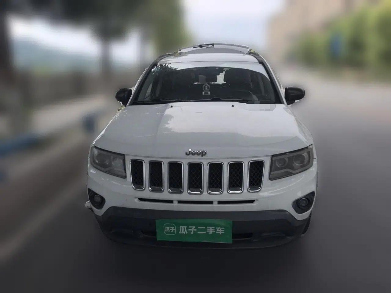 Jeep Compass 2013 2.4L Four-wheel Drive Black Edition with Navigation — миниатюра 2