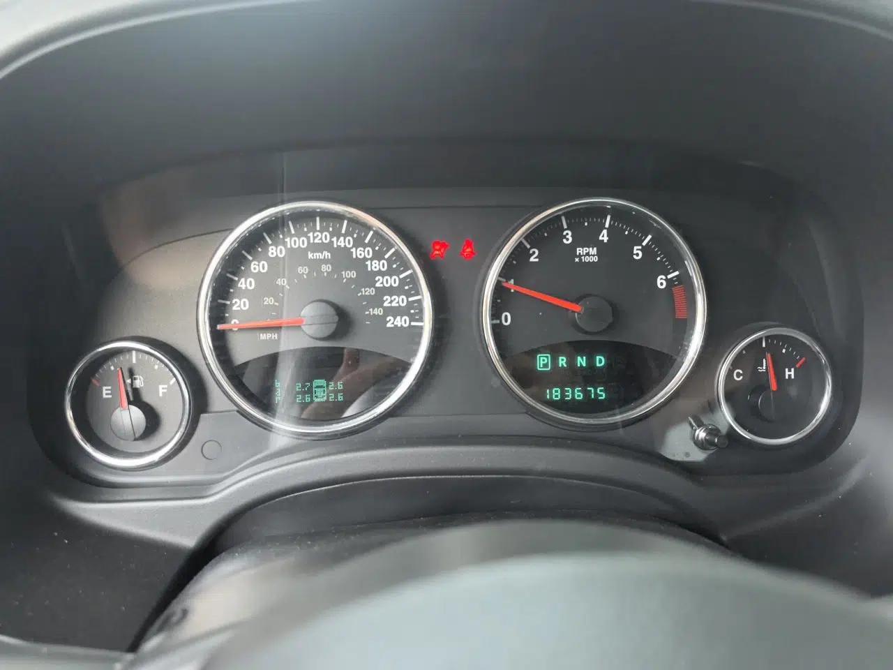Jeep Compass 2013 2.4L Four-wheel Drive Black Edition with Navigation — миниатюра 11