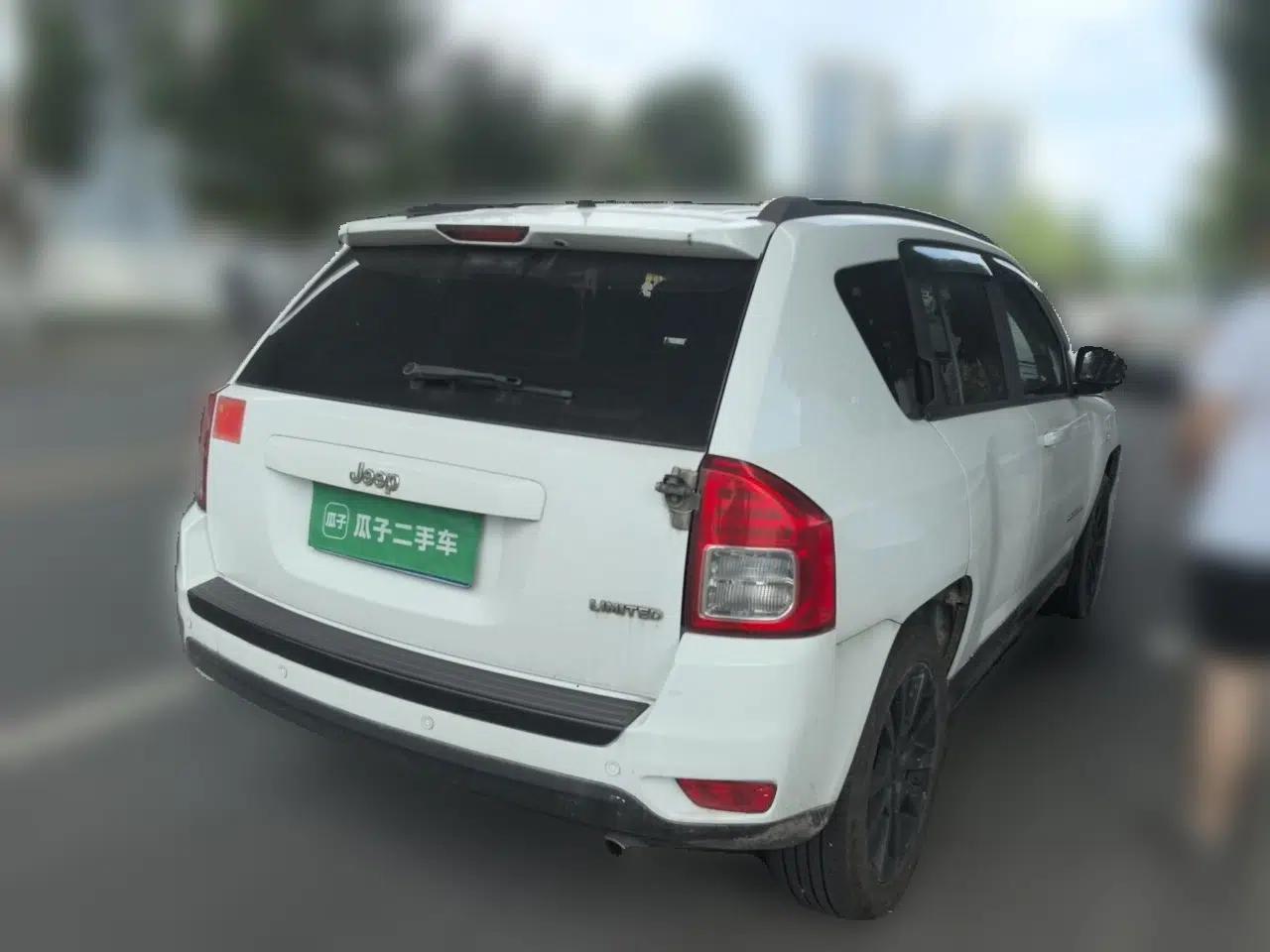 Jeep Compass 2013 2.4L Four-wheel Drive Black Edition with Navigation — миниатюра 6