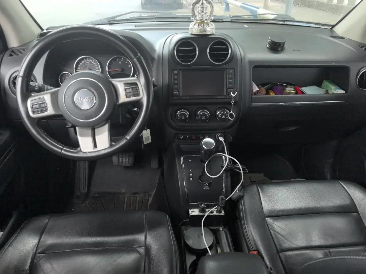 Jeep Compass 2013 2.4L Four-wheel Drive Black Edition with Navigation — миниатюра 9