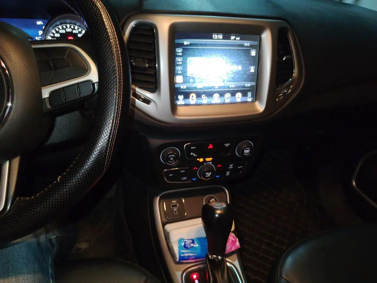 Jeep Compass 2017 200T Automatic Family Edition — миниатюра 13