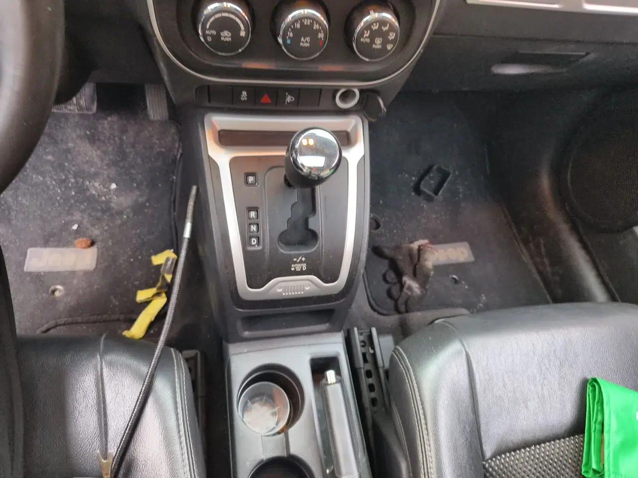 Jeep Compass 2013 2.4L four-wheel-drive sport version — миниатюра 14