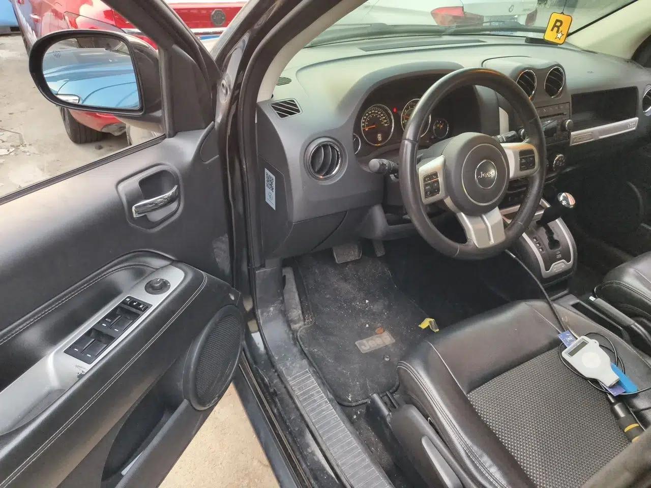 Jeep Compass 2013 2.4L four-wheel-drive sport version — миниатюра 16
