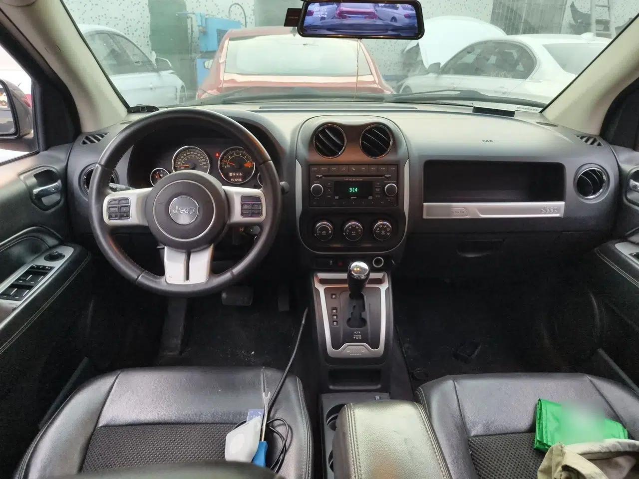 Jeep Compass 2013 2.4L four-wheel-drive sport version — миниатюра 9