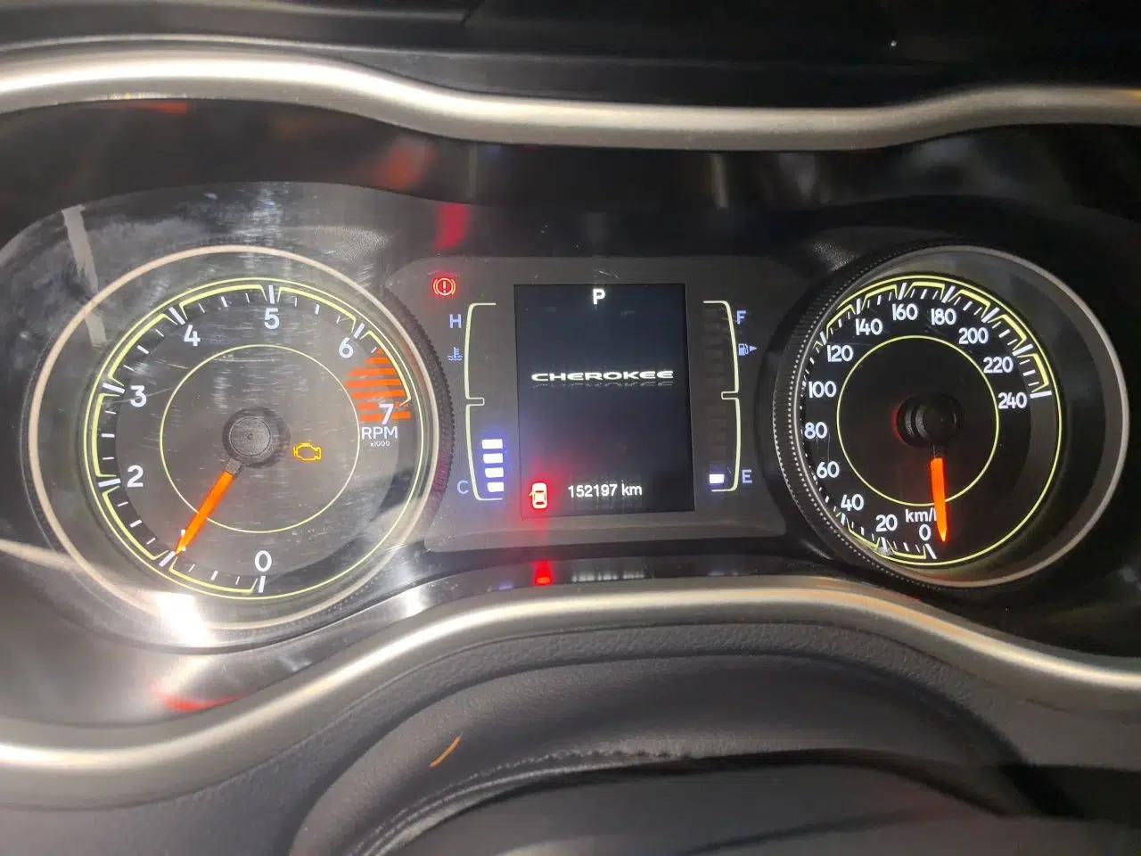 Jeep Cherokee 2016 2.4L Leading Edition — миниатюра 11