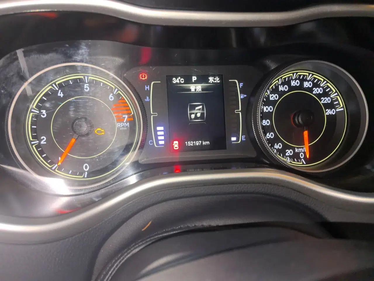 Jeep Cherokee 2016 2.4L Leading Edition — миниатюра 12