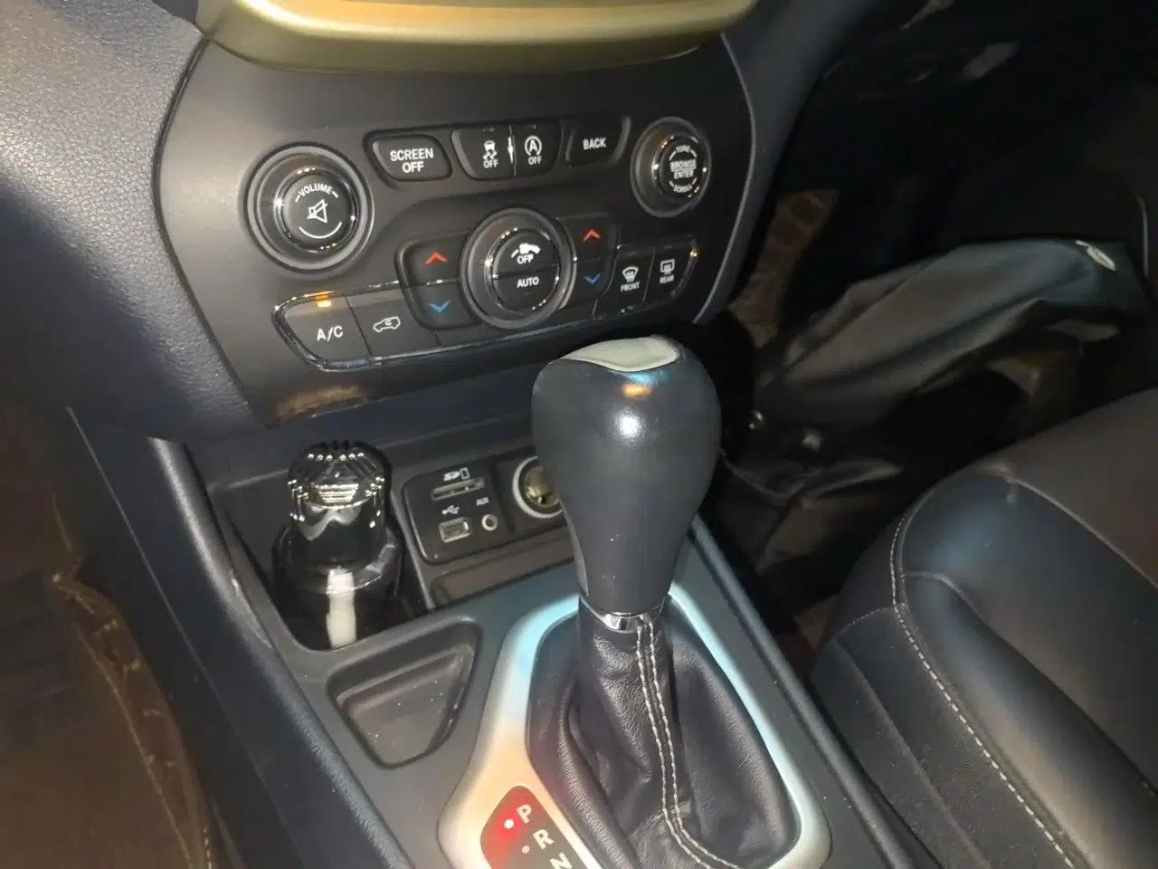 Jeep Cherokee 2016 2.4L Leading Edition — миниатюра 14