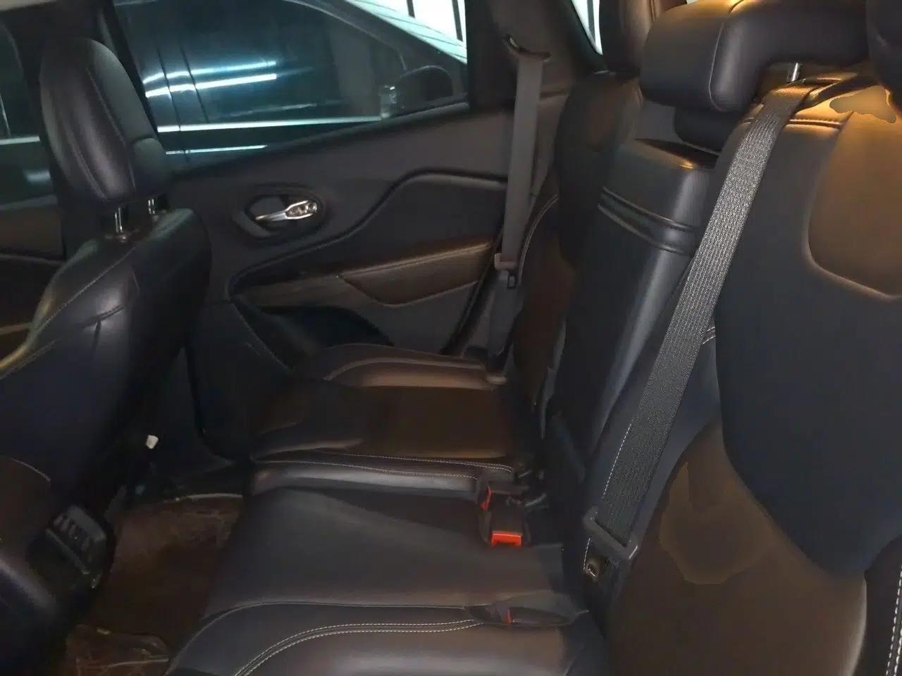 Jeep Cherokee 2016 2.4L Leading Edition — миниатюра 17