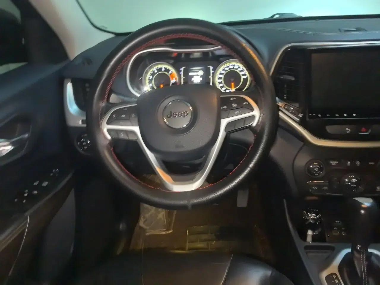 Jeep Cherokee 2016 2.4L Leading Edition — миниатюра 10