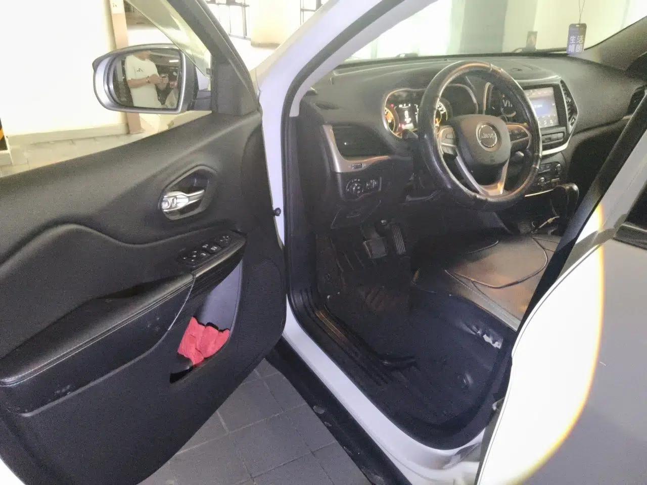 Jeep Cherokee 2016 2.4L Leading Smart Version — миниатюра 16