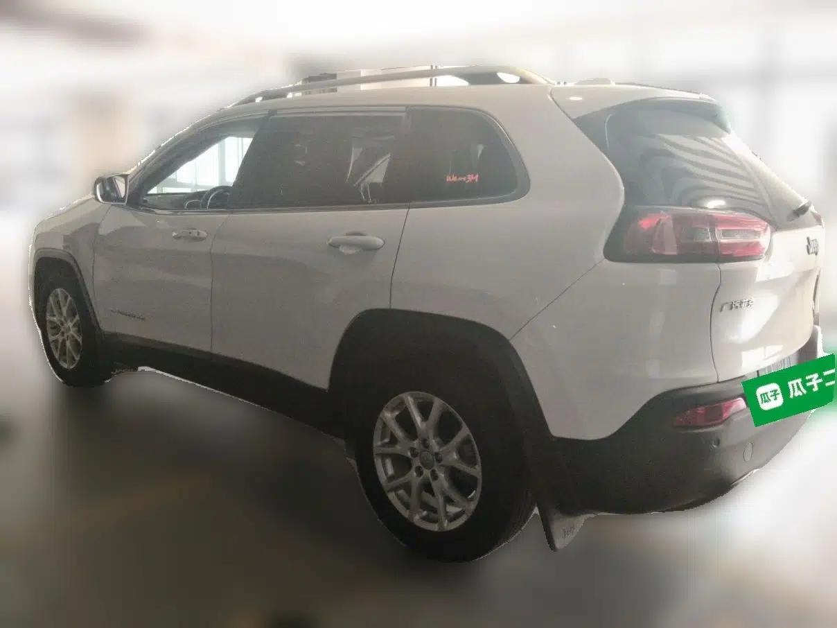 Jeep Cherokee 2016 2.4L Leading Smart Version — миниатюра 4