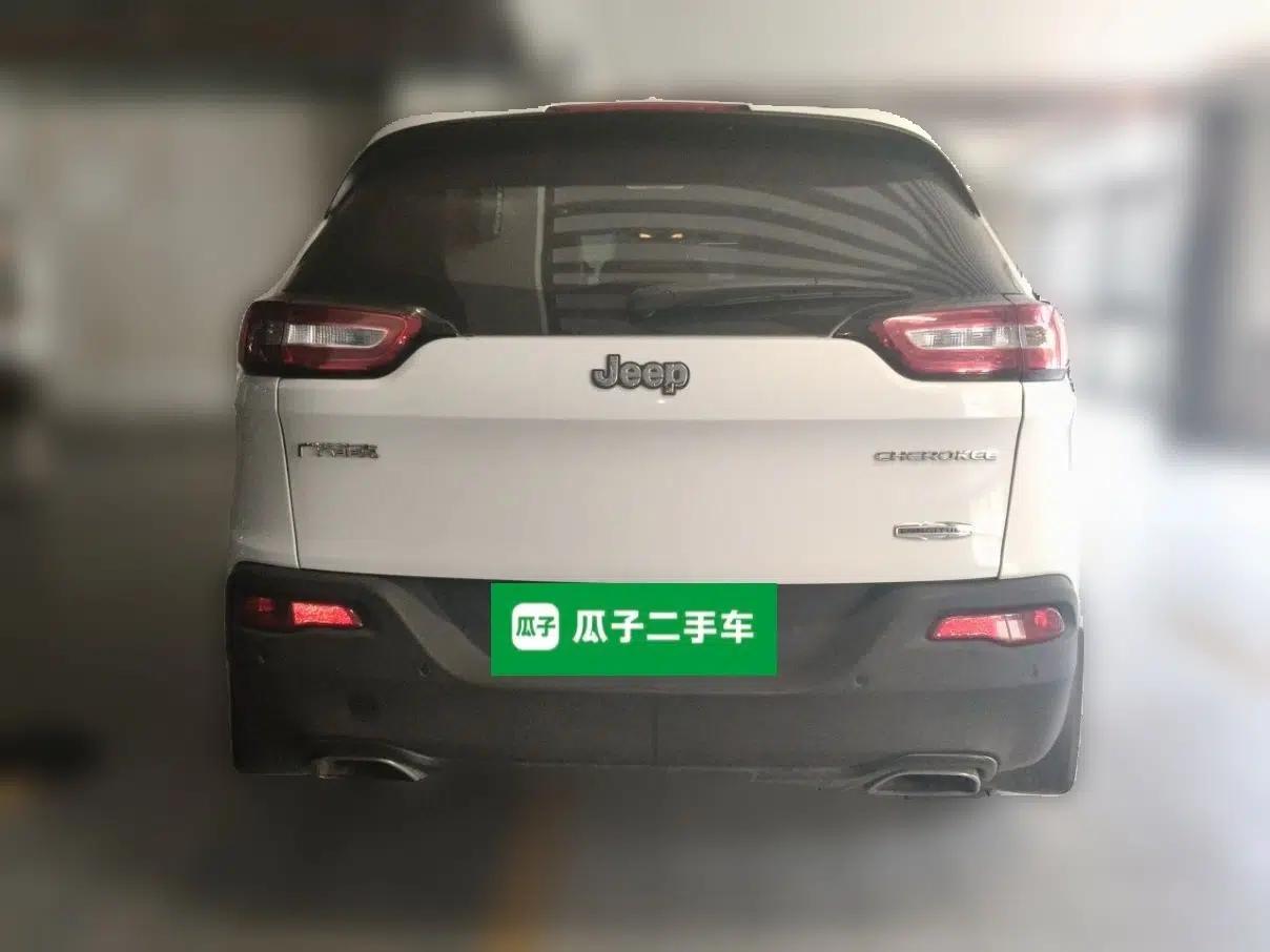 Jeep Cherokee 2016 2.4L Leading Smart Version — миниатюра 5