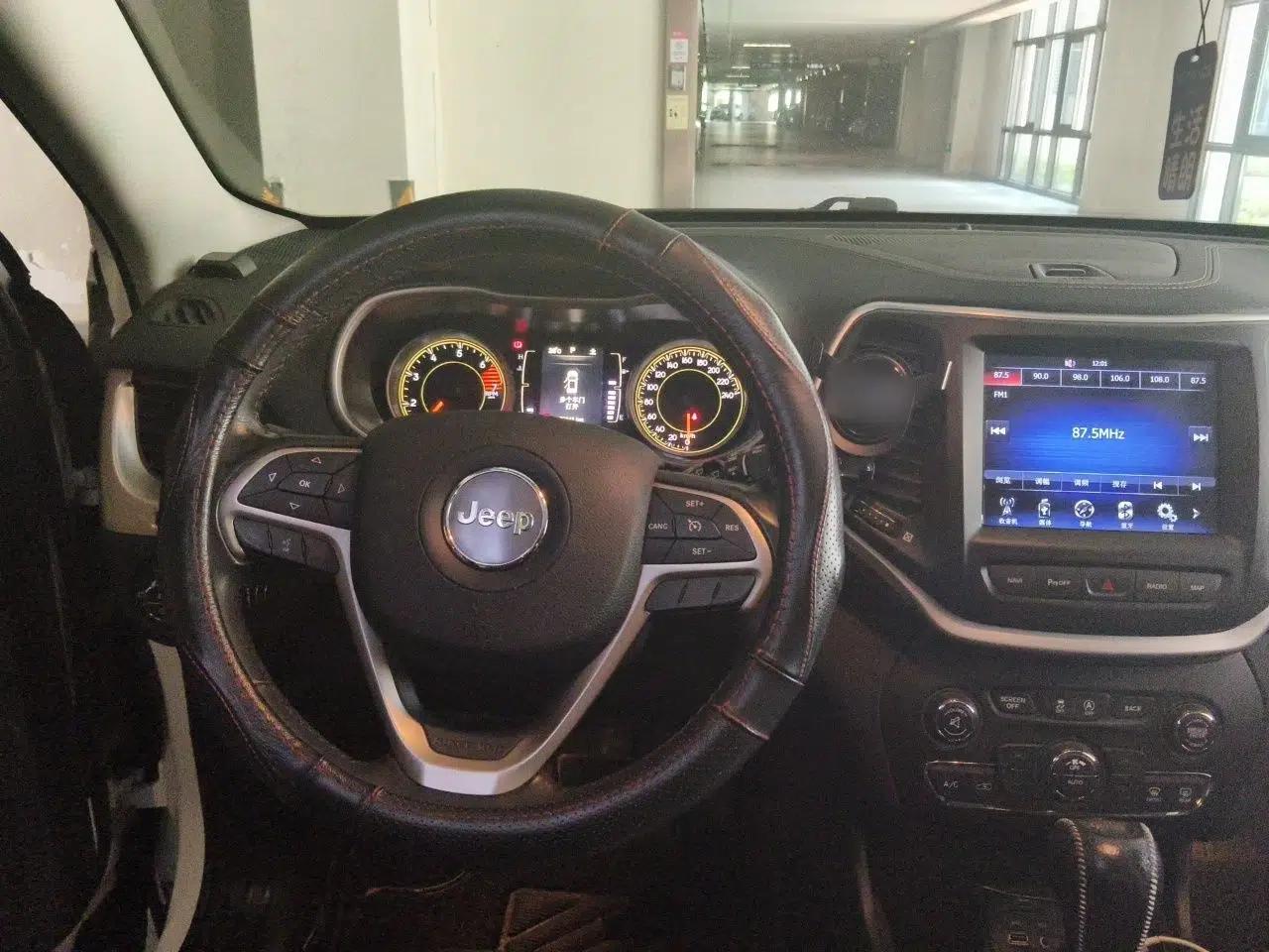 Jeep Cherokee 2016 2.4L Leading Smart Version — миниатюра 10