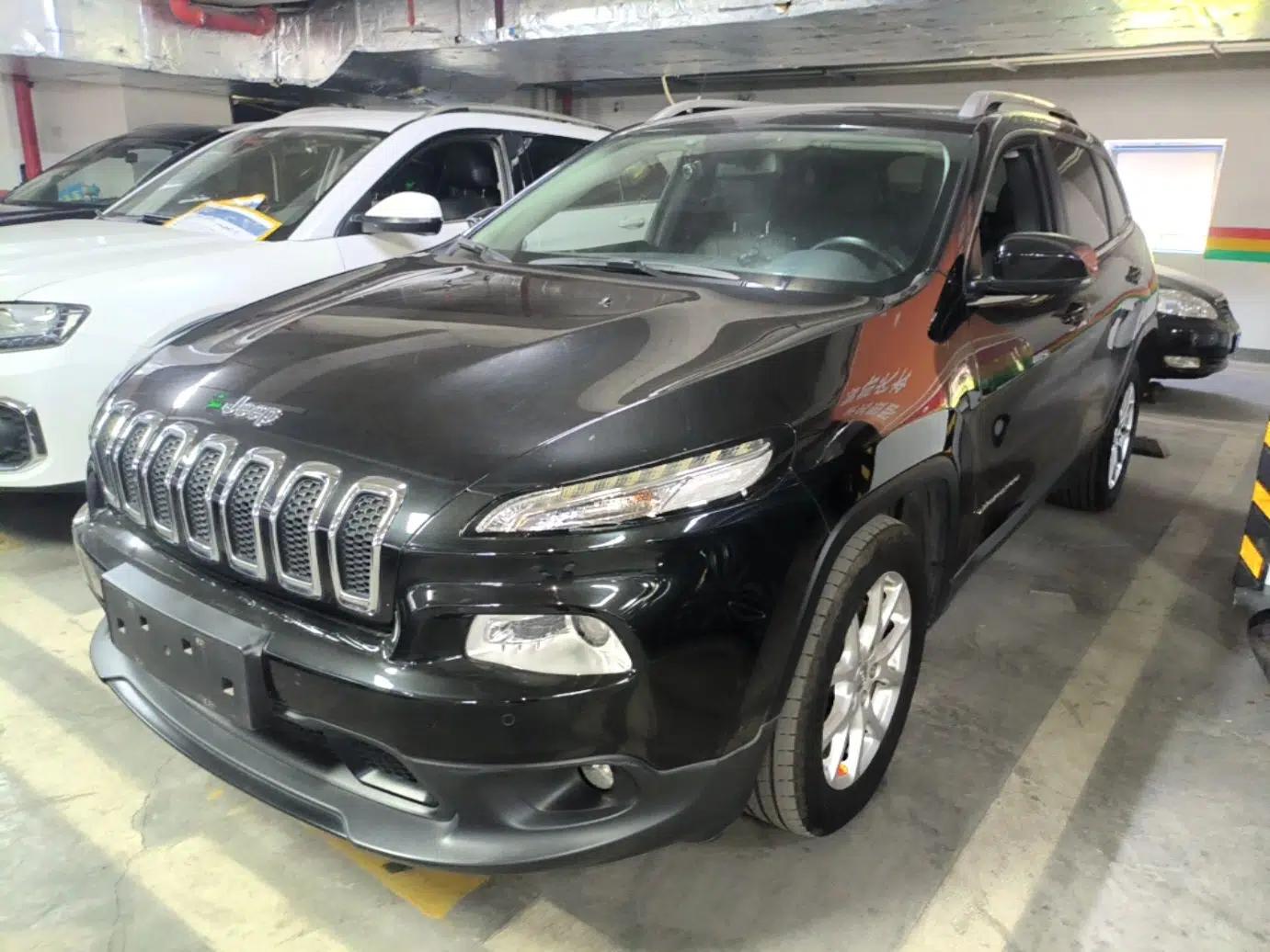 Jeep Cherokee 2016 2.0L Superior Edition — миниатюра 1