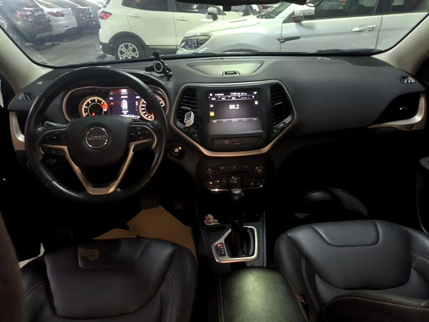 Jeep Cherokee 2016 2.0L Superior Edition — миниатюра 12