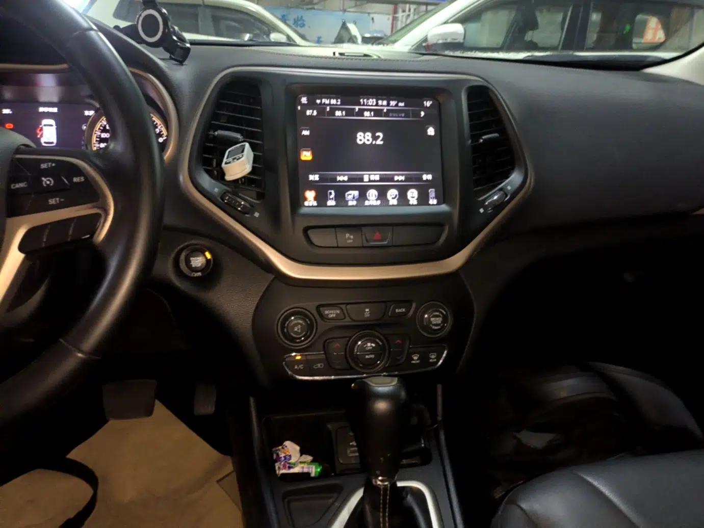 Jeep Cherokee 2016 2.0L Superior Edition — миниатюра 15