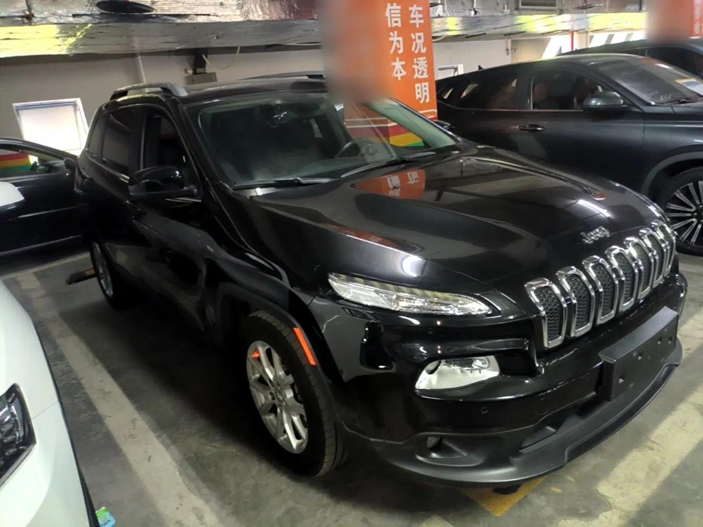 Jeep Cherokee 2016 2.0L Superior Edition — миниатюра 3