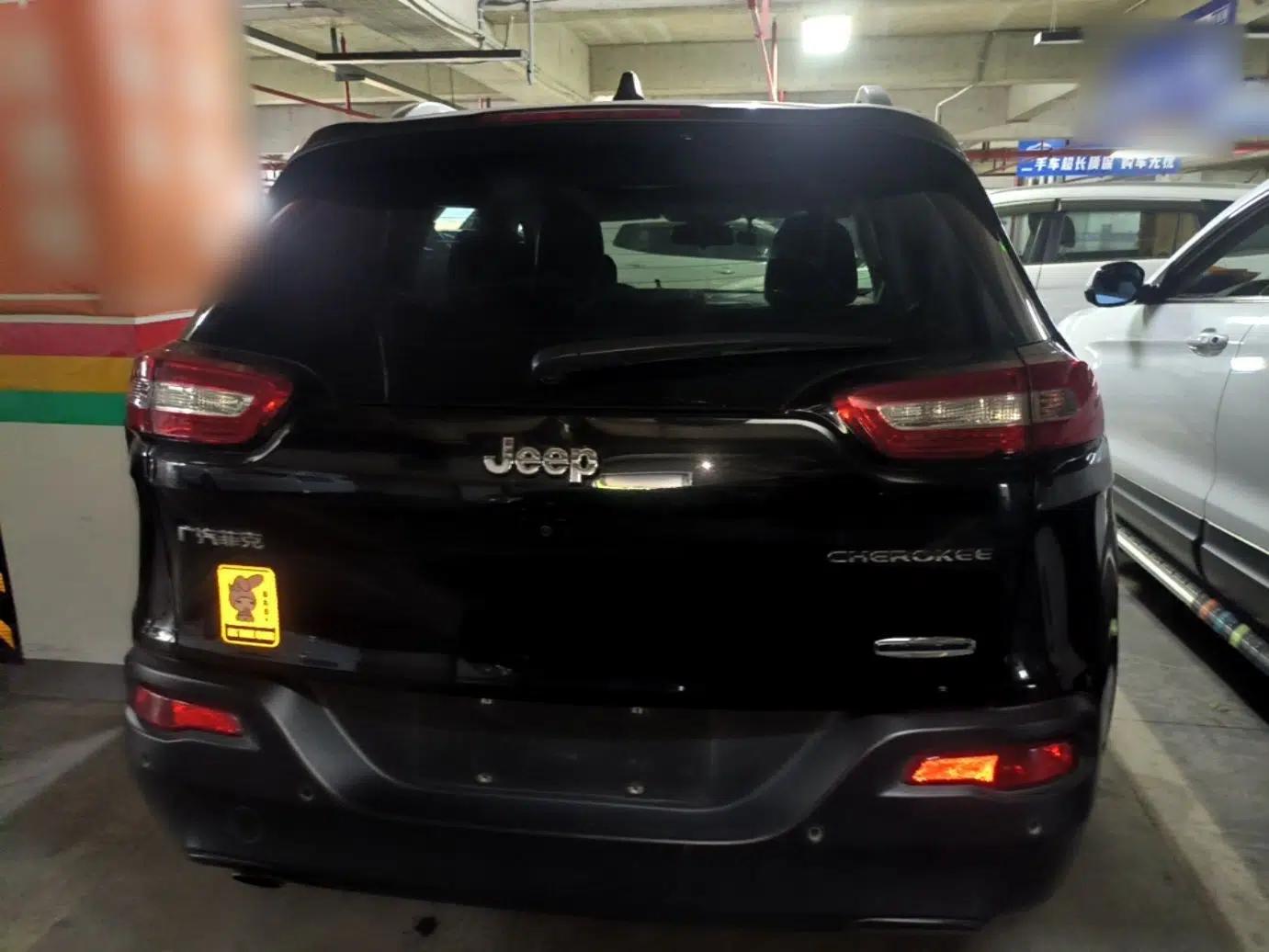 Jeep Cherokee 2016 2.0L Superior Edition — миниатюра 5