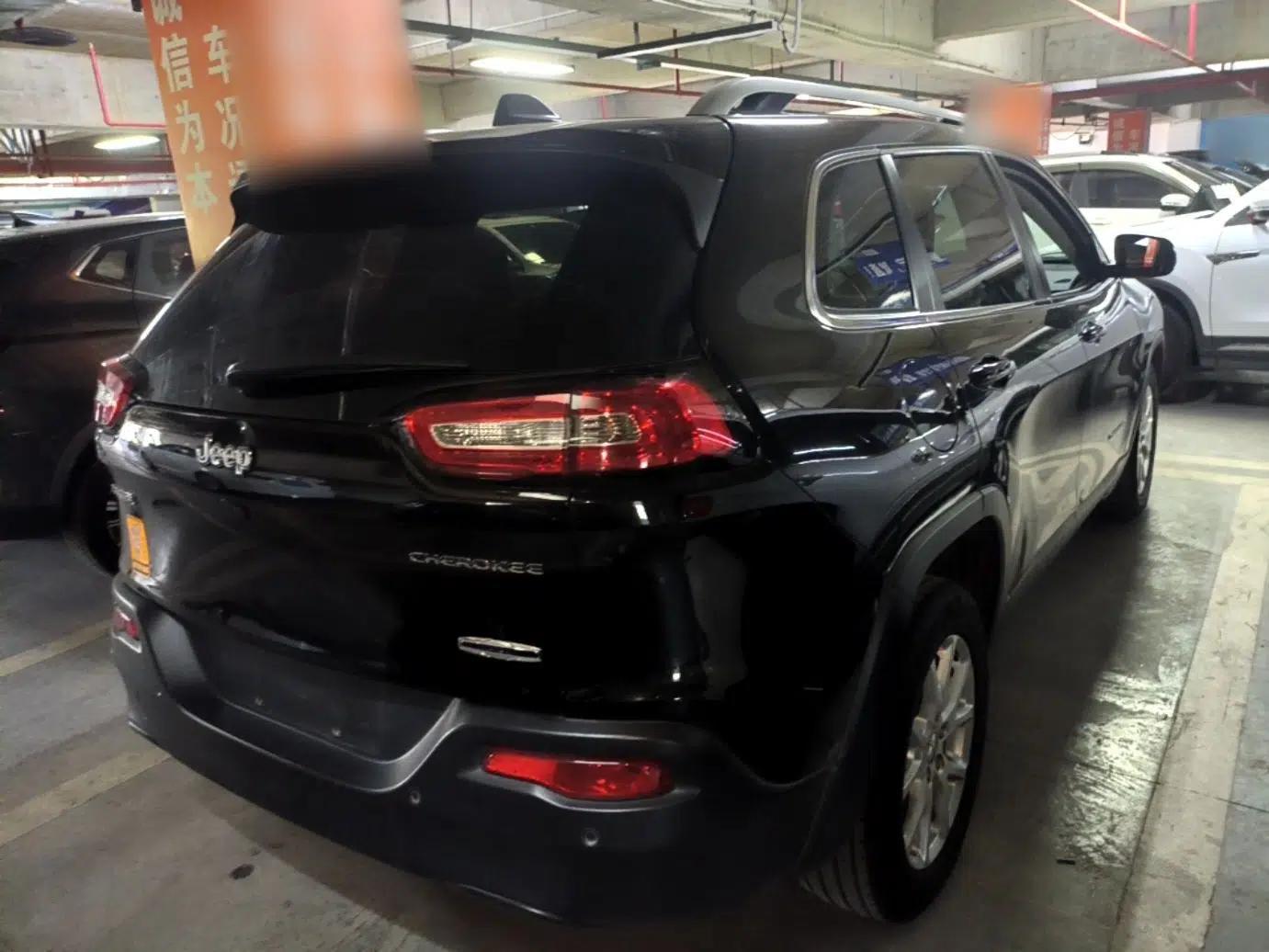 Jeep Cherokee 2016 2.0L Superior Edition — миниатюра 6