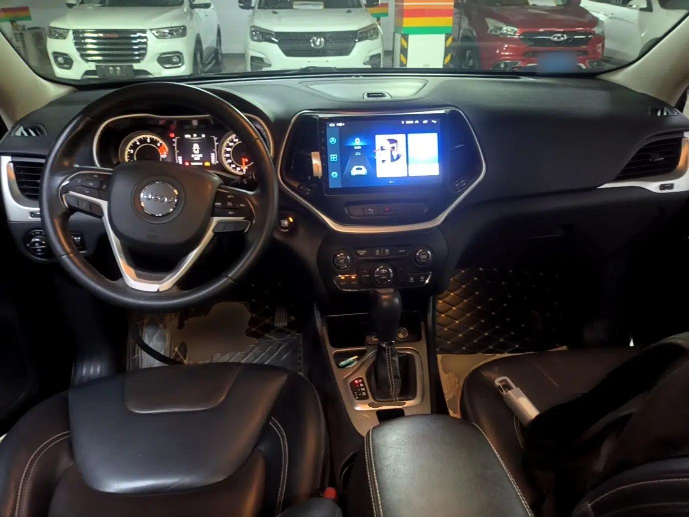 Jeep Cherokee 2016 2.4L Leading Edition — миниатюра 12