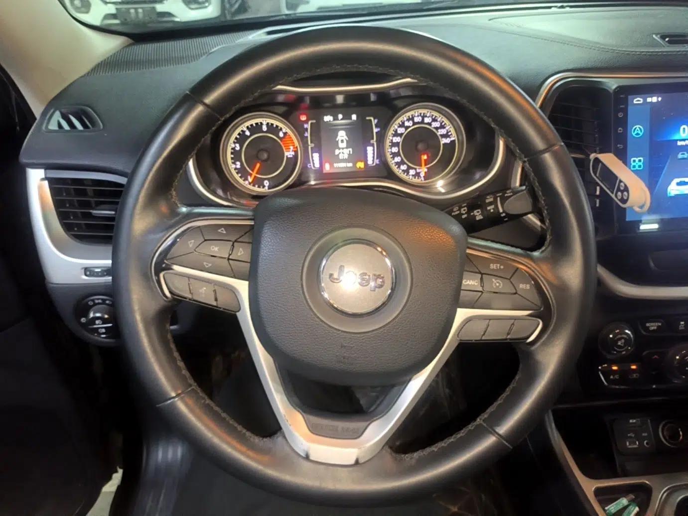 Jeep Cherokee 2016 2.4L Leading Edition — миниатюра 13