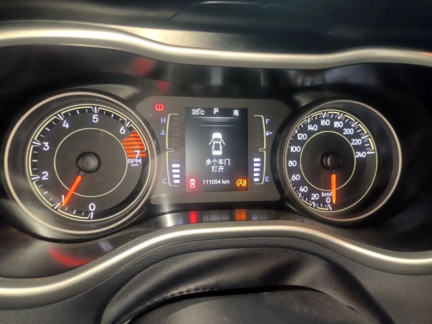 Jeep Cherokee 2016 2.4L Leading Edition — миниатюра 14