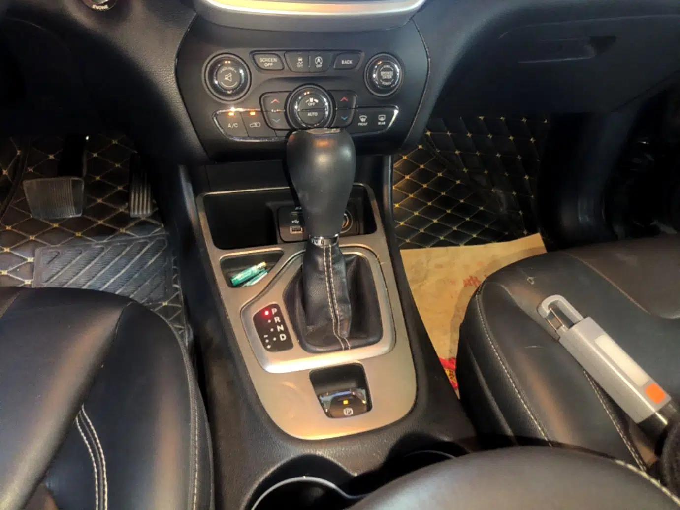 Jeep Cherokee 2016 2.4L Leading Edition — миниатюра 16