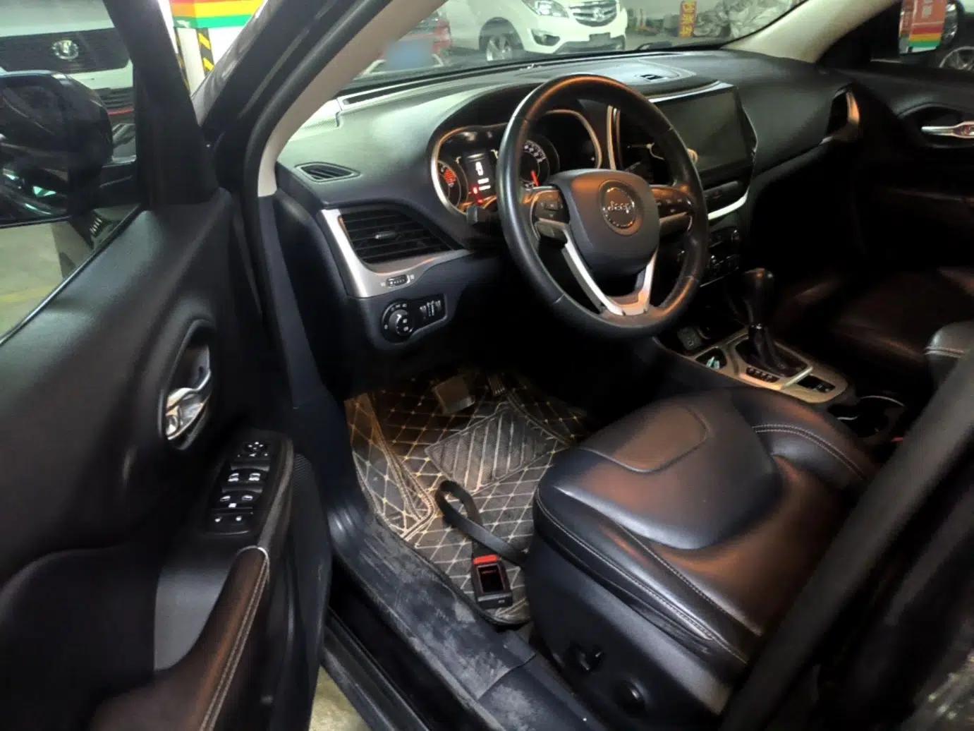 Jeep Cherokee 2016 2.4L Leading Edition — миниатюра 18