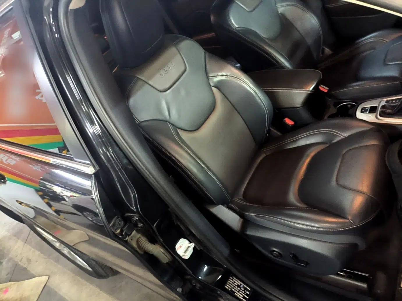 Jeep Cherokee 2016 2.4L Leading Edition — миниатюра 19
