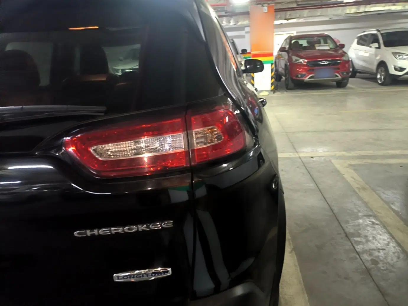 Jeep Cherokee 2016 2.4L Leading Edition — миниатюра 9