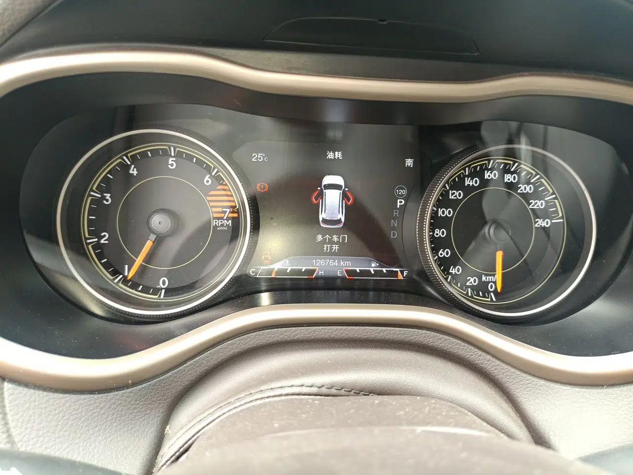 Jeep Cherokee 2017 2.4L Superior Edition — миниатюра 11