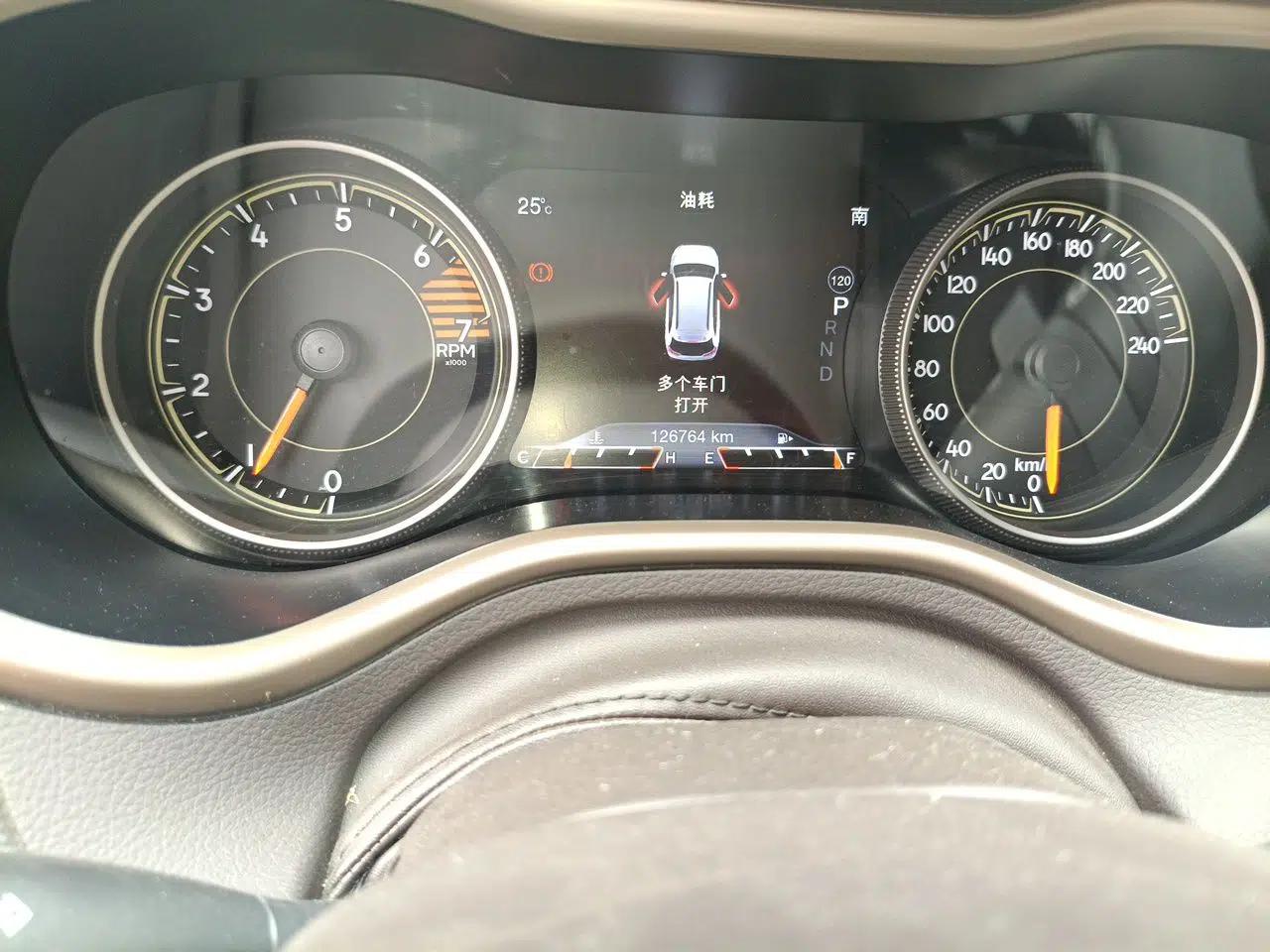 Jeep Cherokee 2017 2.4L Superior Edition — миниатюра 12
