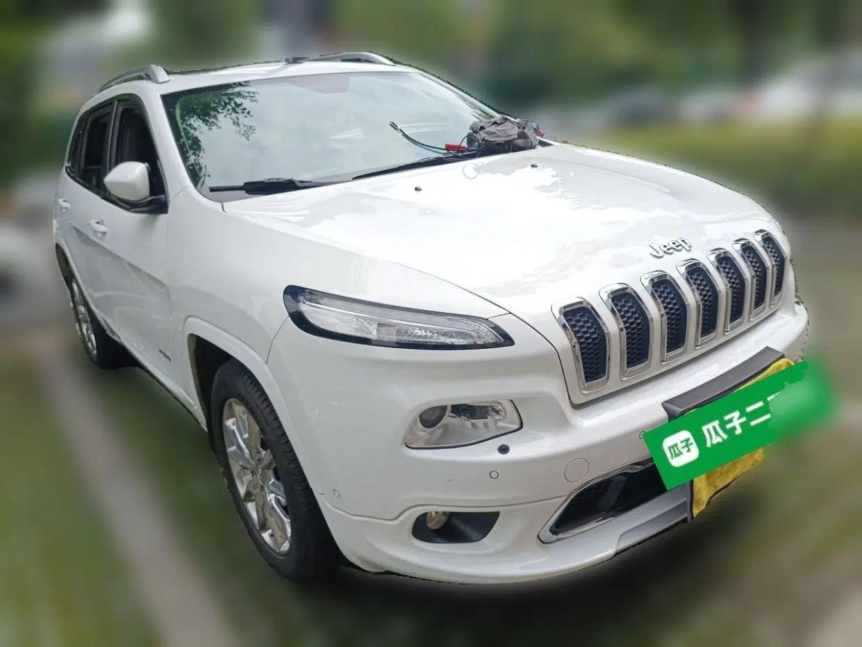 Jeep Cherokee 2017 2.4L Superior Edition — миниатюра 3