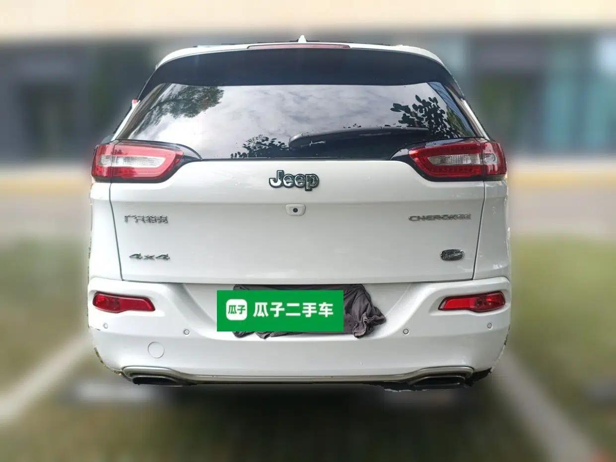Jeep Cherokee 2017 2.4L Superior Edition — миниатюра 5