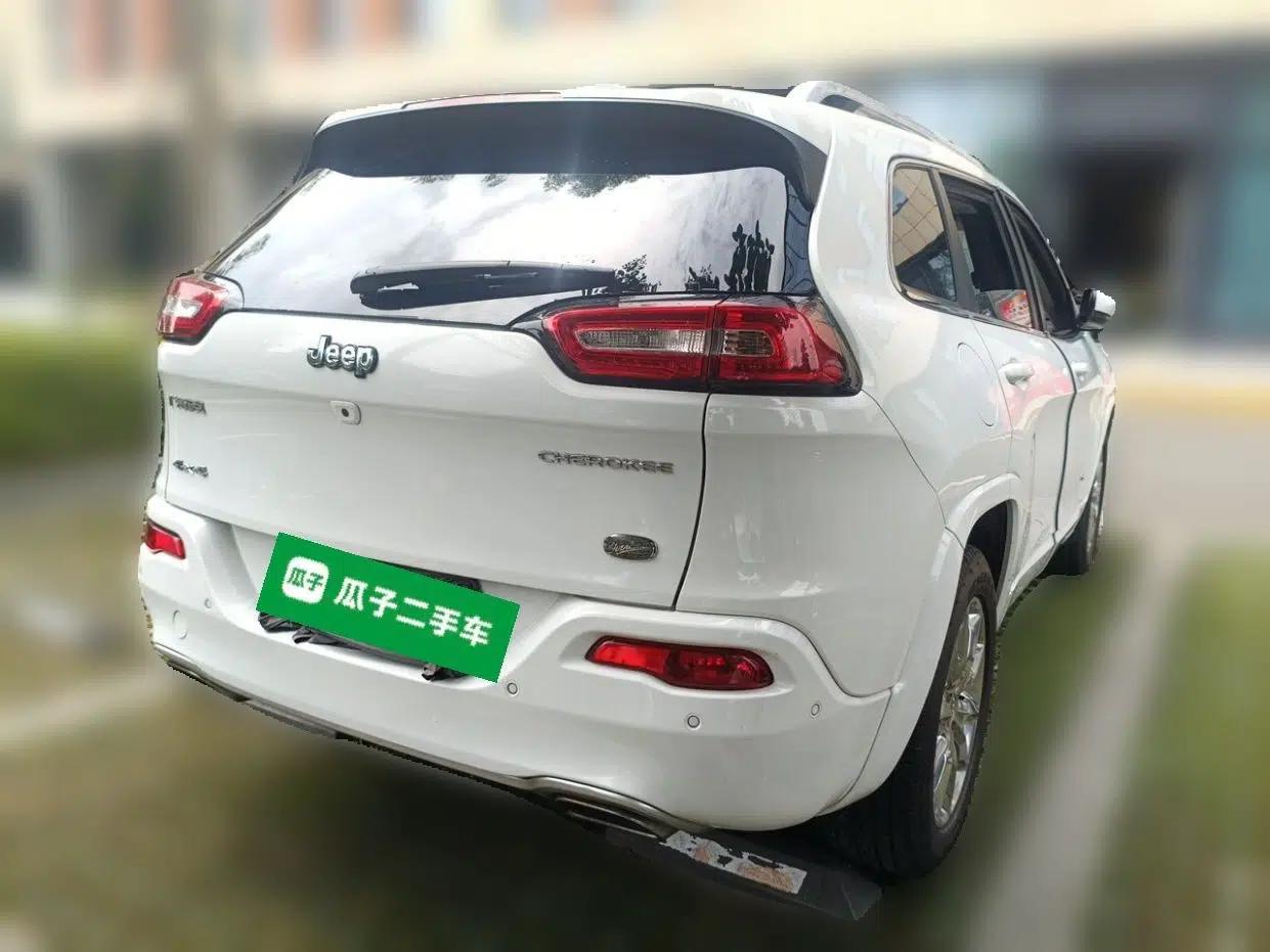 Jeep Cherokee 2017 2.4L Superior Edition — миниатюра 6