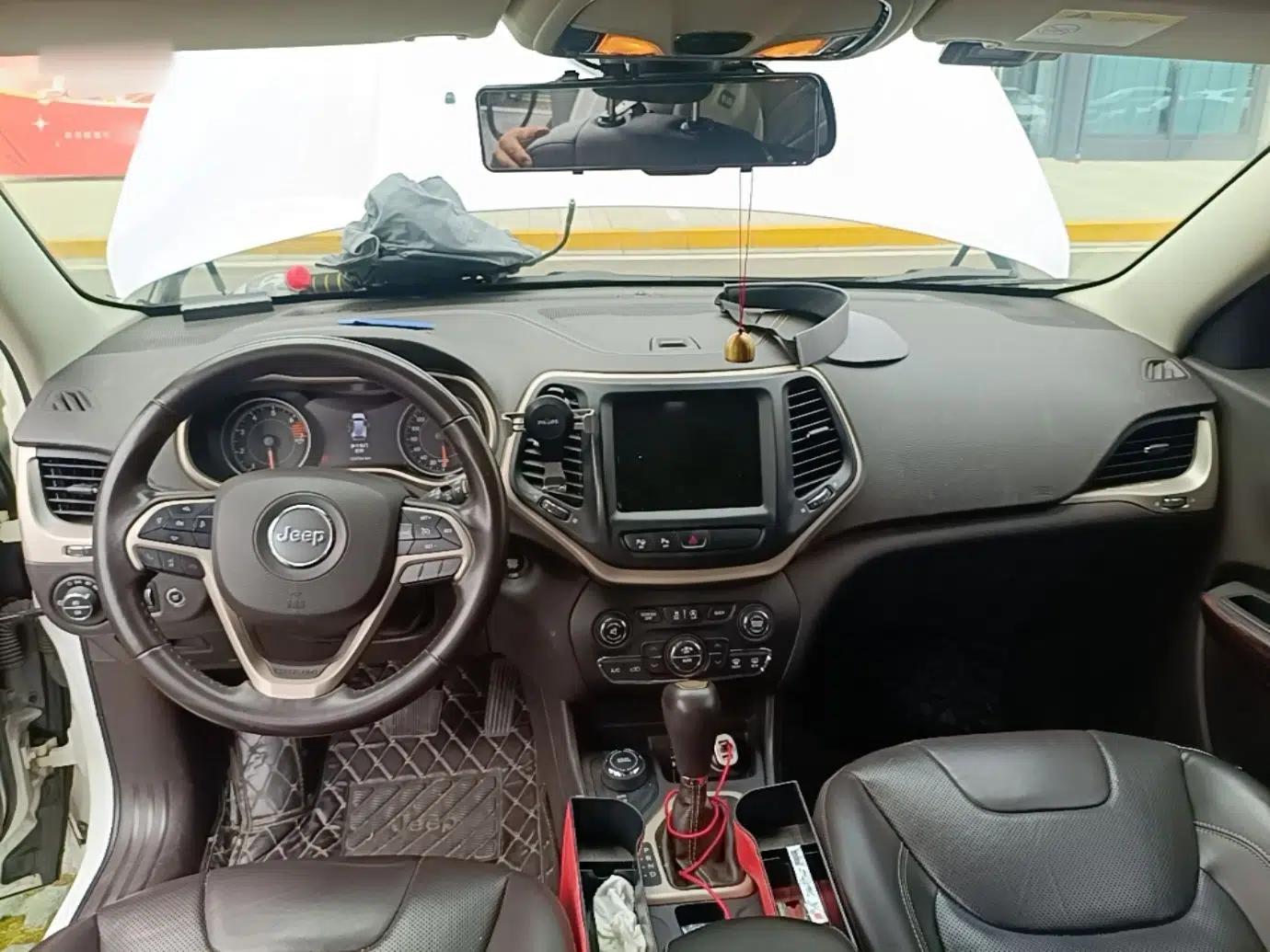 Jeep Cherokee 2017 2.4L Superior Edition — миниатюра 9