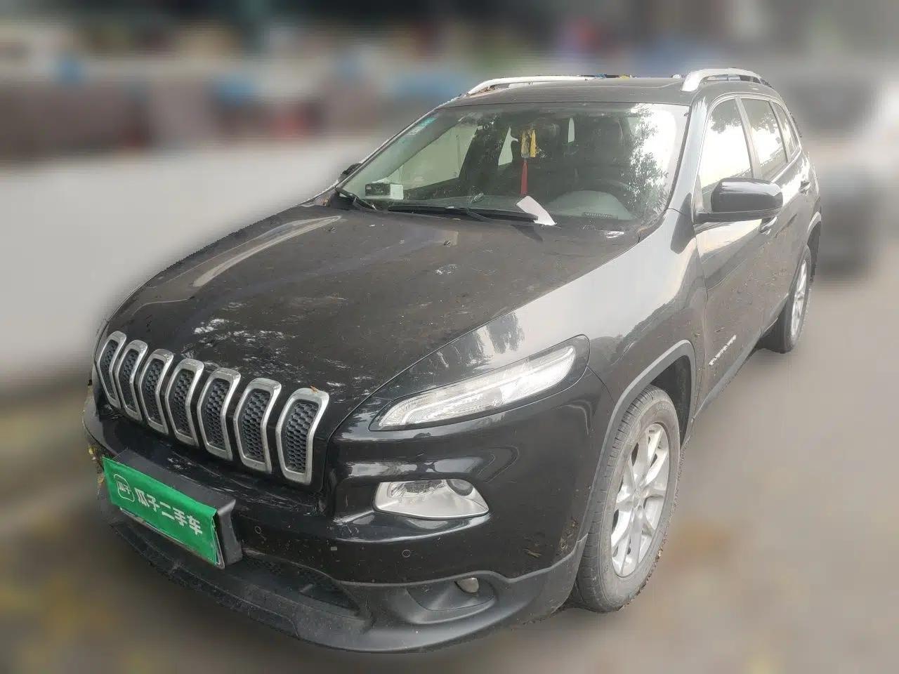 Jeep Cherokee 2016 2.0L Superior Edition — миниатюра 1