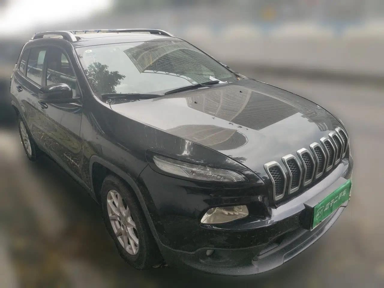 Jeep Cherokee 2016 2.0L Superior Edition — миниатюра 3