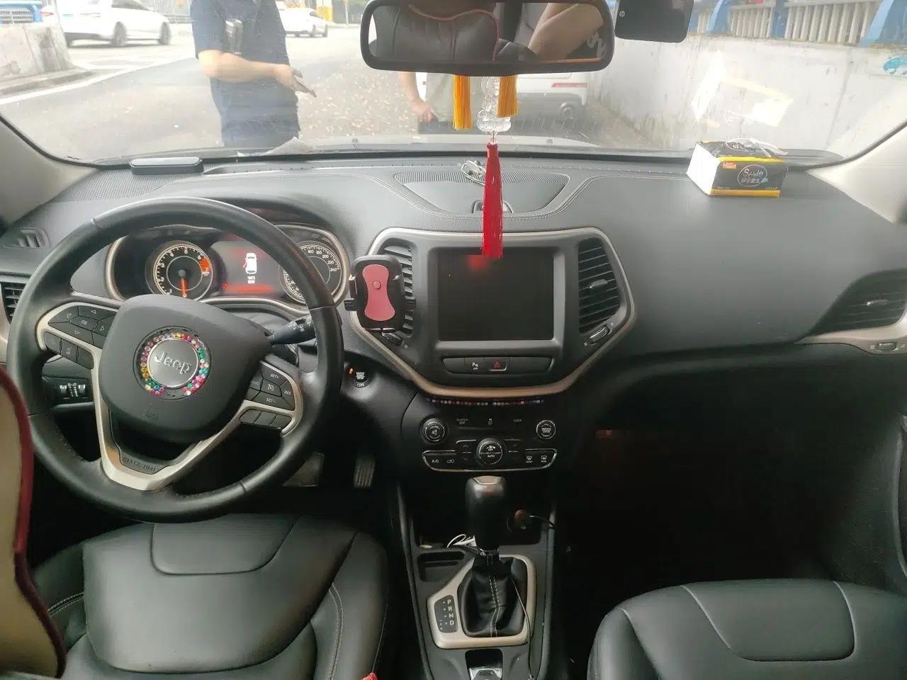 Jeep Cherokee 2016 2.0L Superior Edition — миниатюра 9