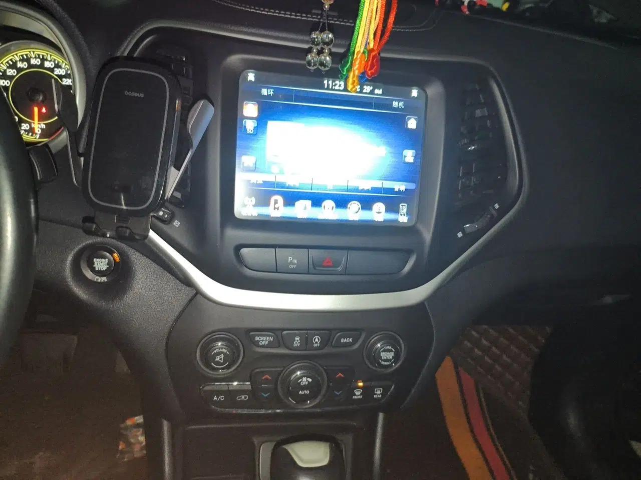 Jeep Cherokee 2017 2.0L Superior Edition — миниатюра 13