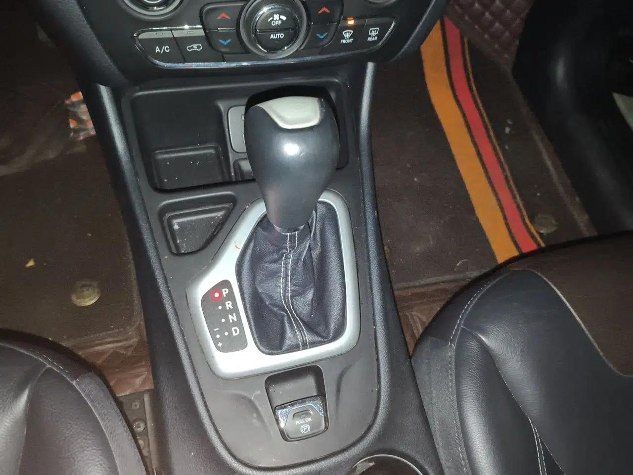 Jeep Cherokee 2017 2.0L Superior Edition — миниатюра 14
