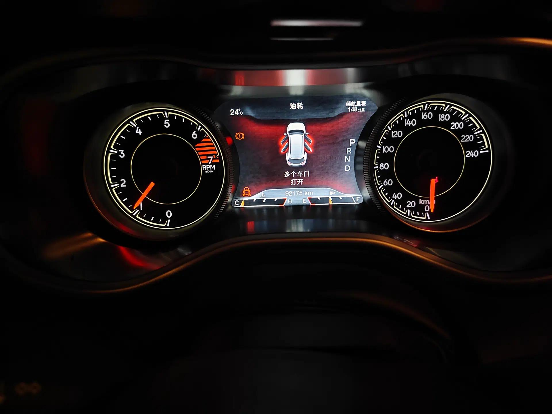 Jeep Cherokee 2016 2.4L Professional Smart Version — миниатюра 12