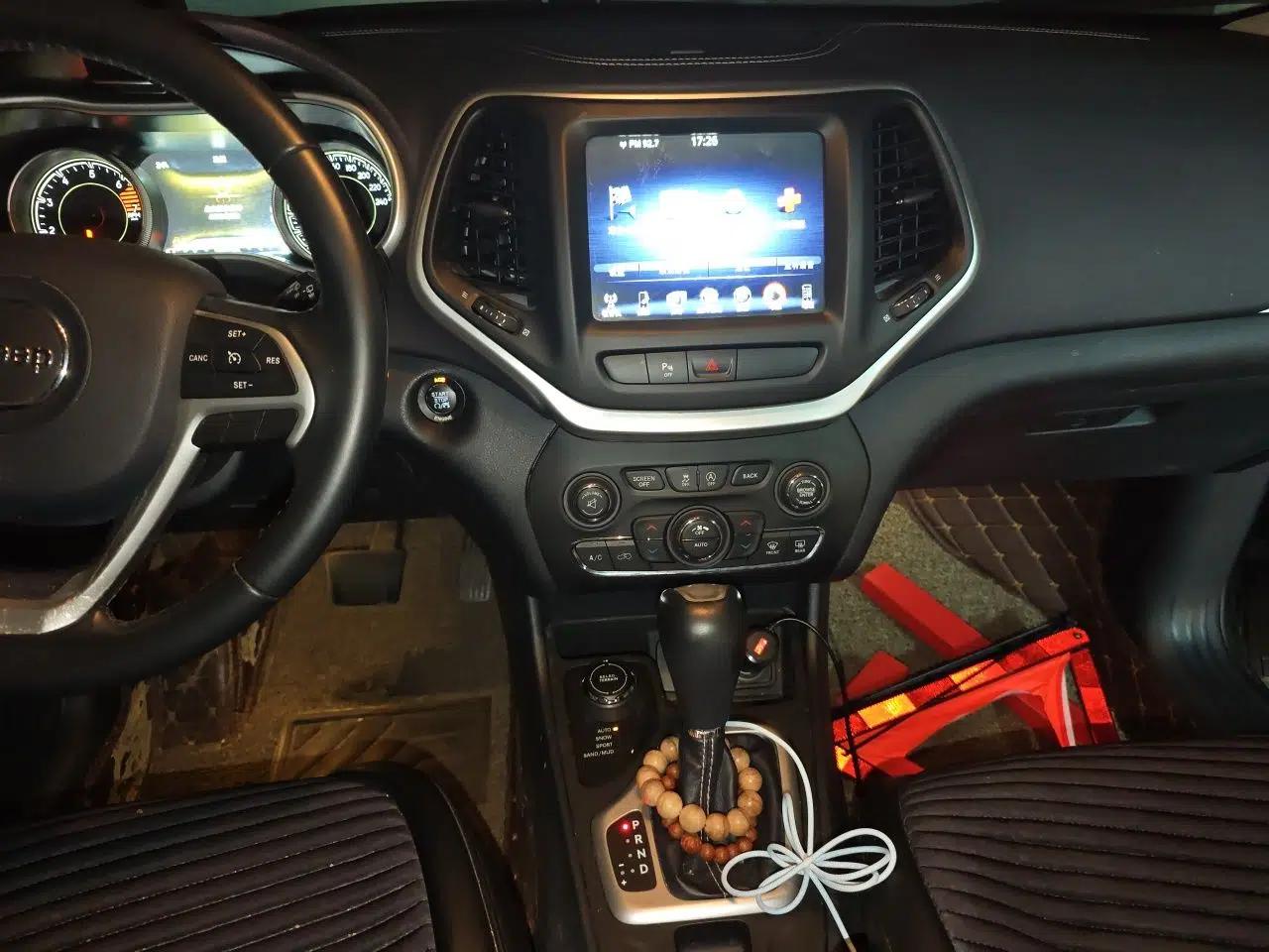 Jeep Cherokee 2016 2.4L Professional Smart Version — миниатюра 13