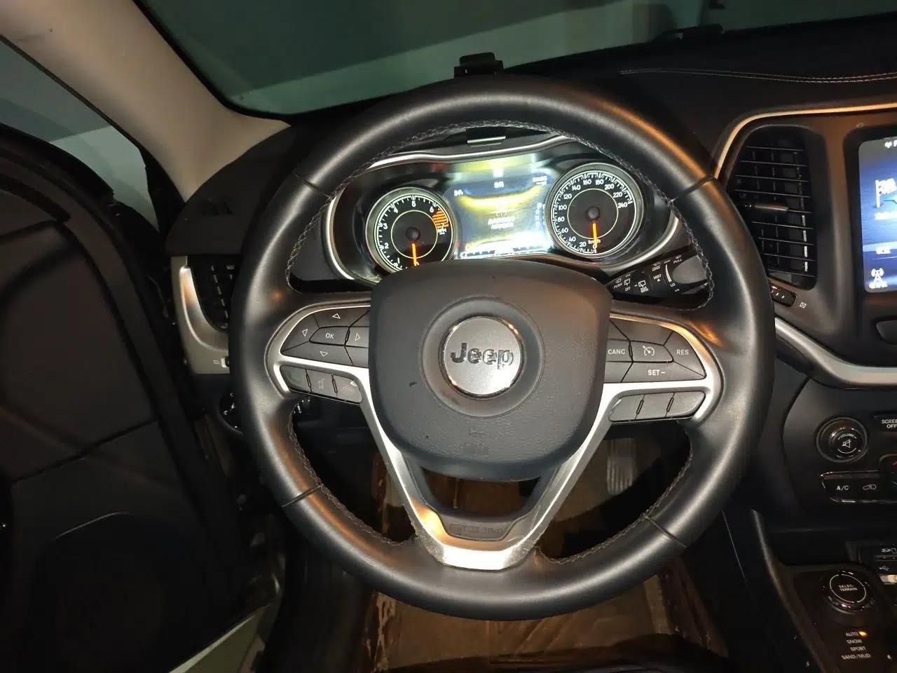 Jeep Cherokee 2016 2.4L Professional Smart Version — миниатюра 10