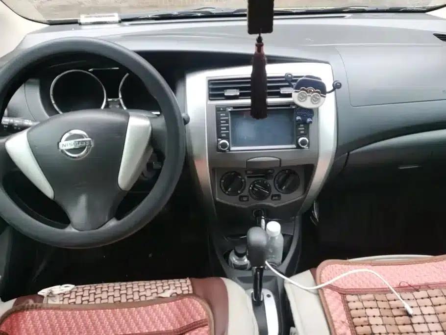 Nissan Livina 2013 Model 1.6XV CVT Deluxe Edition — миниатюра 12