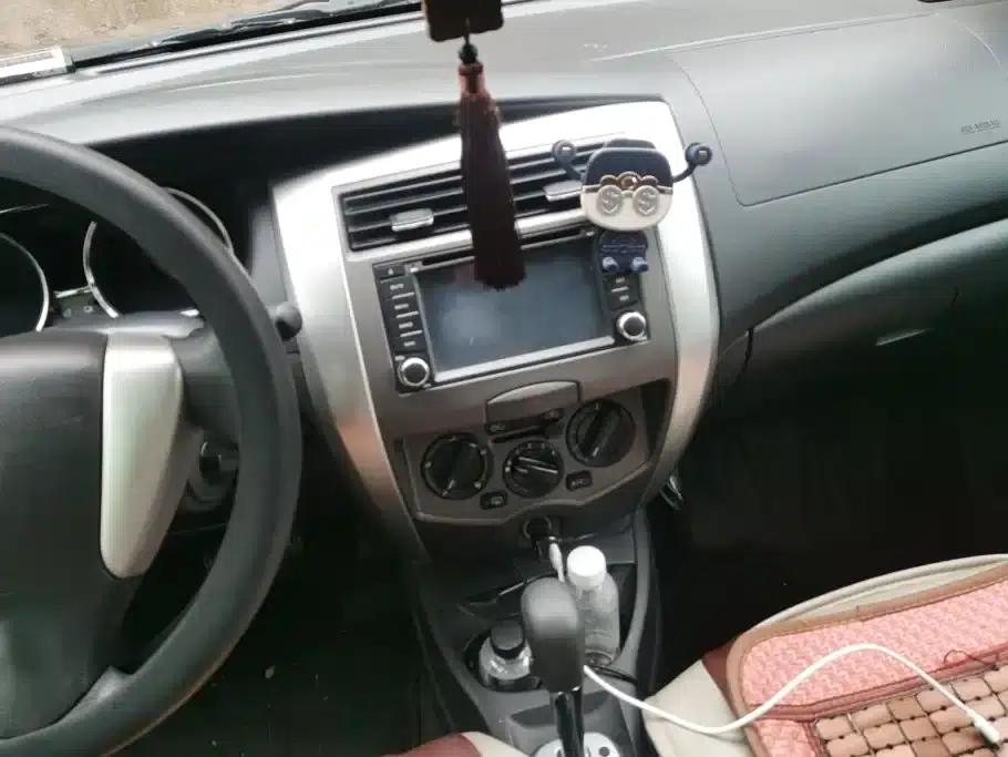 Nissan Livina 2013 Model 1.6XV CVT Deluxe Edition — миниатюра 13