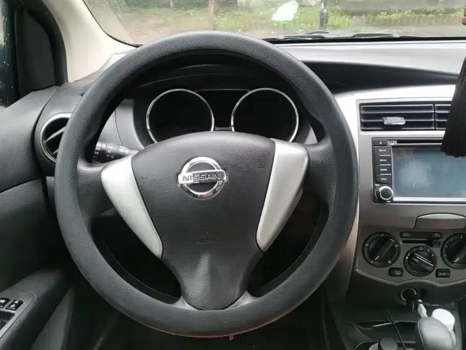 Nissan Livina 2013 Model 1.6XV CVT Deluxe Edition — миниатюра 15