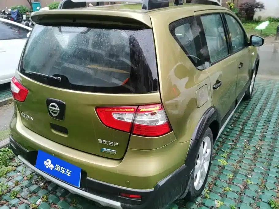 Nissan Livina 2013 Model 1.6XV CVT Deluxe Edition — миниатюра 3