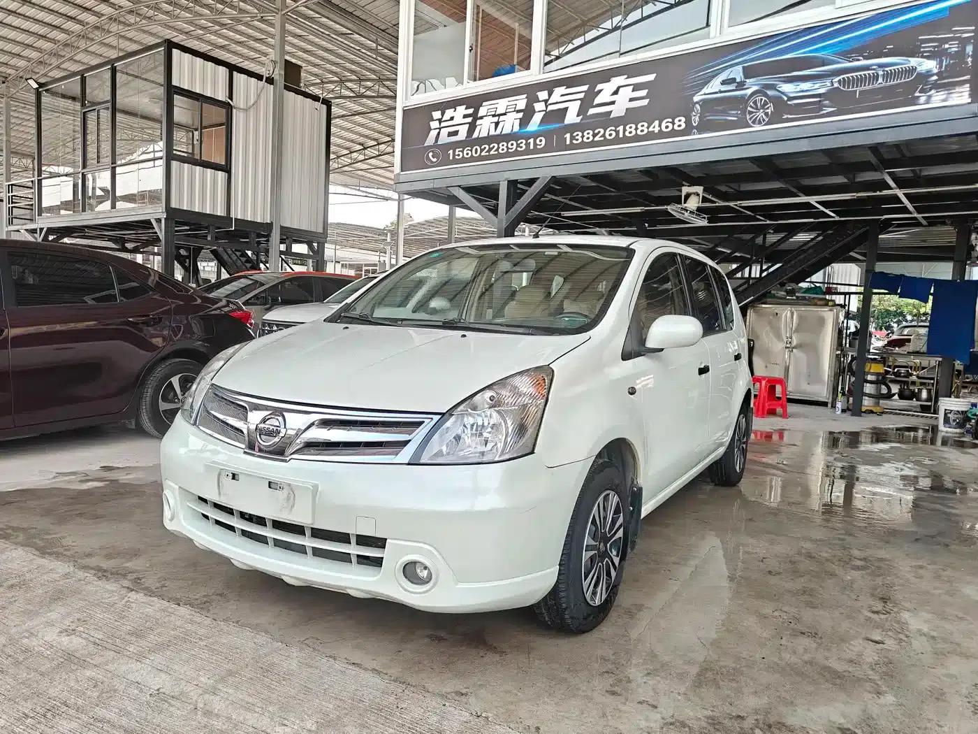 Nissan Livina 2010 Sporty Edition 1.6L Automatic Super Power Model — миниатюра 1